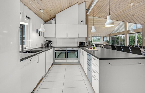 Fridge, oven, stovetop, dishwasher - Stunning home in Idestrup with kitchen (Idestrup)