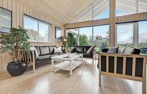 TV, fireplace, foosball - Stunning home in Idestrup with kitchen (Idestrup)