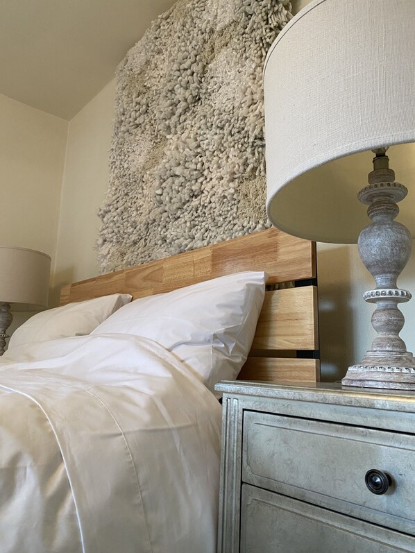 4 bedrooms, iron/ironing board, WiFi, bed sheets - 4bd/1ba 1,325 sf Downtown home, valley views and a large front yard (Redway)