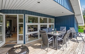 تناول الطعام بالخارج