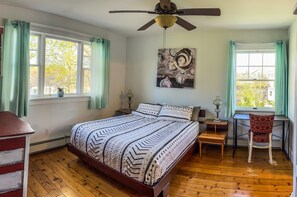 4 bedrooms, in-room safe, desk, iron/ironing board