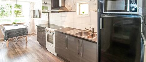 Stovetop, dishwasher, coffee/tea maker