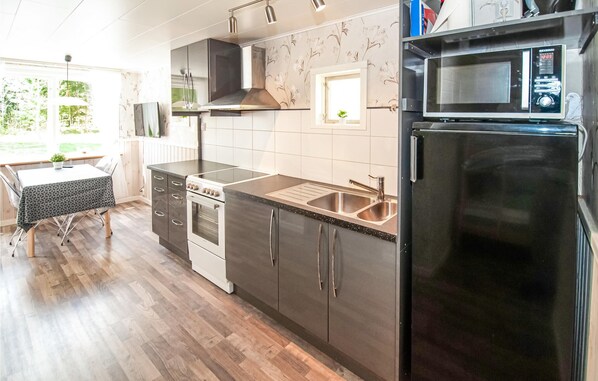 Mikrovågsugn, spishäll, diskmaskin och kaffe- och tebryggare