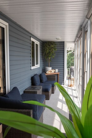 Property grounds - Cabin life rocks(Waterfront) (Seven sisters falls)