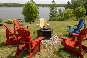 Property grounds - Cabin life rocks(Waterfront) (Seven sisters falls)