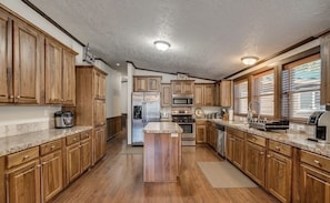 Frigorifero, microonde, forno, piano cottura