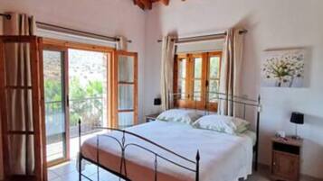 4 Schlafzimmer, Zimmersafe, Schreibtisch, Bügeleisen/Bügelbrett