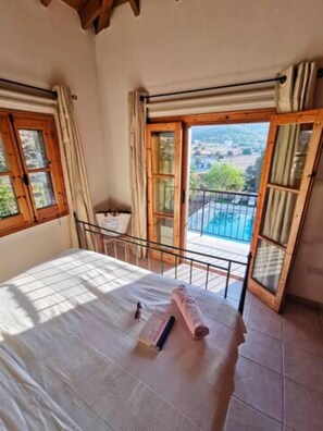 4 camere, una cassaforte in camera, una scrivania, ferro/asse da stiro