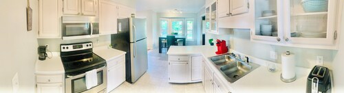 ⁂Your Cozy Home-Minutes to Base, 15min to Downtown ⁂