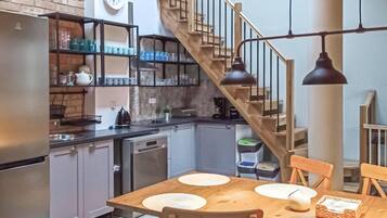 Fridge, stovetop, dishwasher, coffee/tea maker