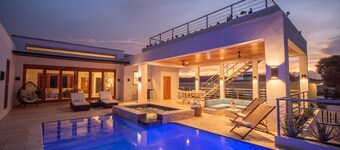 Simmerdown Villa is a spacious modern 4 bedroom house within a gated community