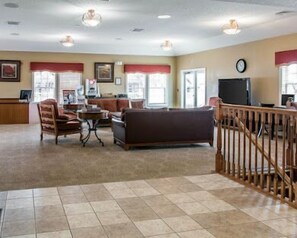 Common area at check in for board games / Internet cafe / warm fire / hot tub!