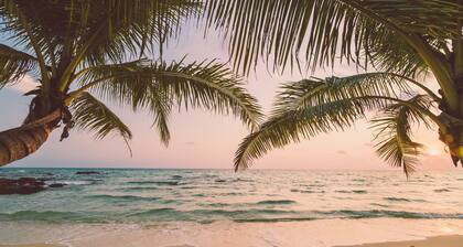 An unforgettable experience at a beach Inn on the water!!! Sea Front Suite