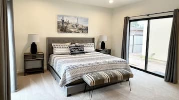 3 habitaciones, tabla de planchar con plancha y cuna de viaje