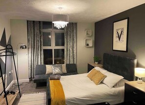 2 bedrooms, iron/ironing board, WiFi, bed sheets