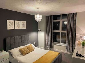 2 chambres, fer et planche à repasser, Wi-Fi, draps fournis