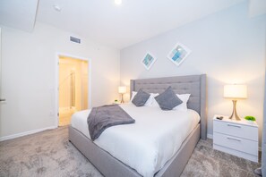 2 bedrooms, iron/ironing board, WiFi, bed sheets - CN207 Storey Lake Condo 2 Bed 2 bath Free Waterpark (Kissimmee)