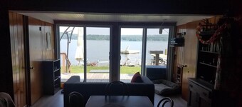 Rustic-chic cottage with fantastic lake access, 15 minutes to Ithaca