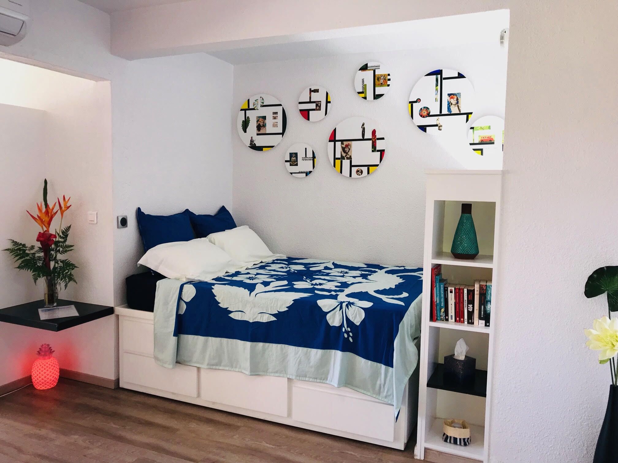 Fer et planche à repasser, lit parapluie, Wi-Fi gratuit, draps fournis