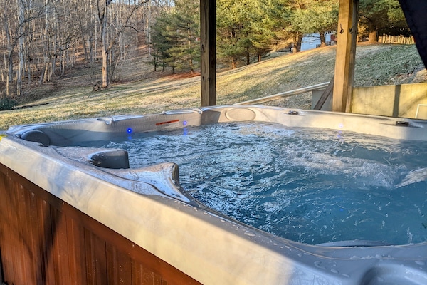 Banyera d'hidromassatge a l'aire lliure