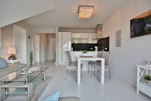 Fernseher, Stereoanlage