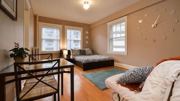 1 habitación, tabla de planchar con plancha, wifi y ropa de cama