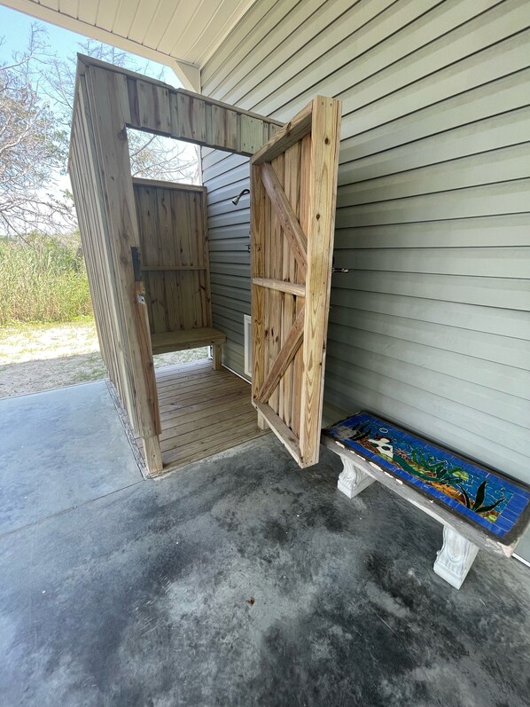 Terrace/patio - Updated 4bd/2ba, ocean views, LIFT, close beach access, Pet Friendly
(Oak Island)