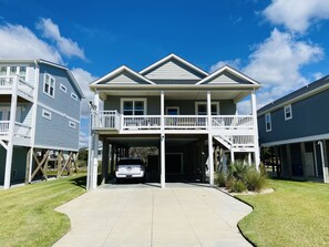 Exterior - Updated 4bd/2ba, ocean views, LIFT, close beach access, Pet Friendly
 (Oak Island)