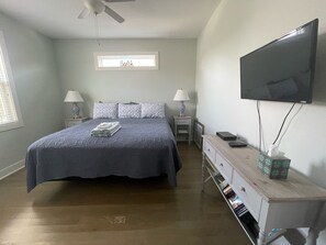 4 bedrooms, travel crib, free WiFi, bed sheets - Updated 4bd/2ba, ocean views, LIFT, close beach access, Pet Friendly
(Oak Island)