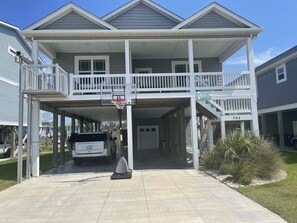 Exterior - Updated 4bd/2ba, ocean views, LIFT, close beach access, Pet Friendly
 (Oak Island)