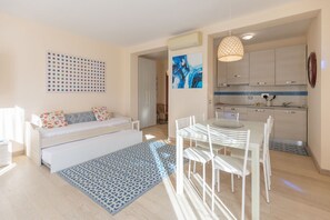 Interior - Located just a 4-minute walk from the beautiful sandy beach of Lido di Capoliveri, I Palmizi is the ideal location for a holiday by the sea and relaxation.Trilo n.3 and n.4 are located on the first floor and consist of a living room with kitchenette and  (Lido di Capoliveri)