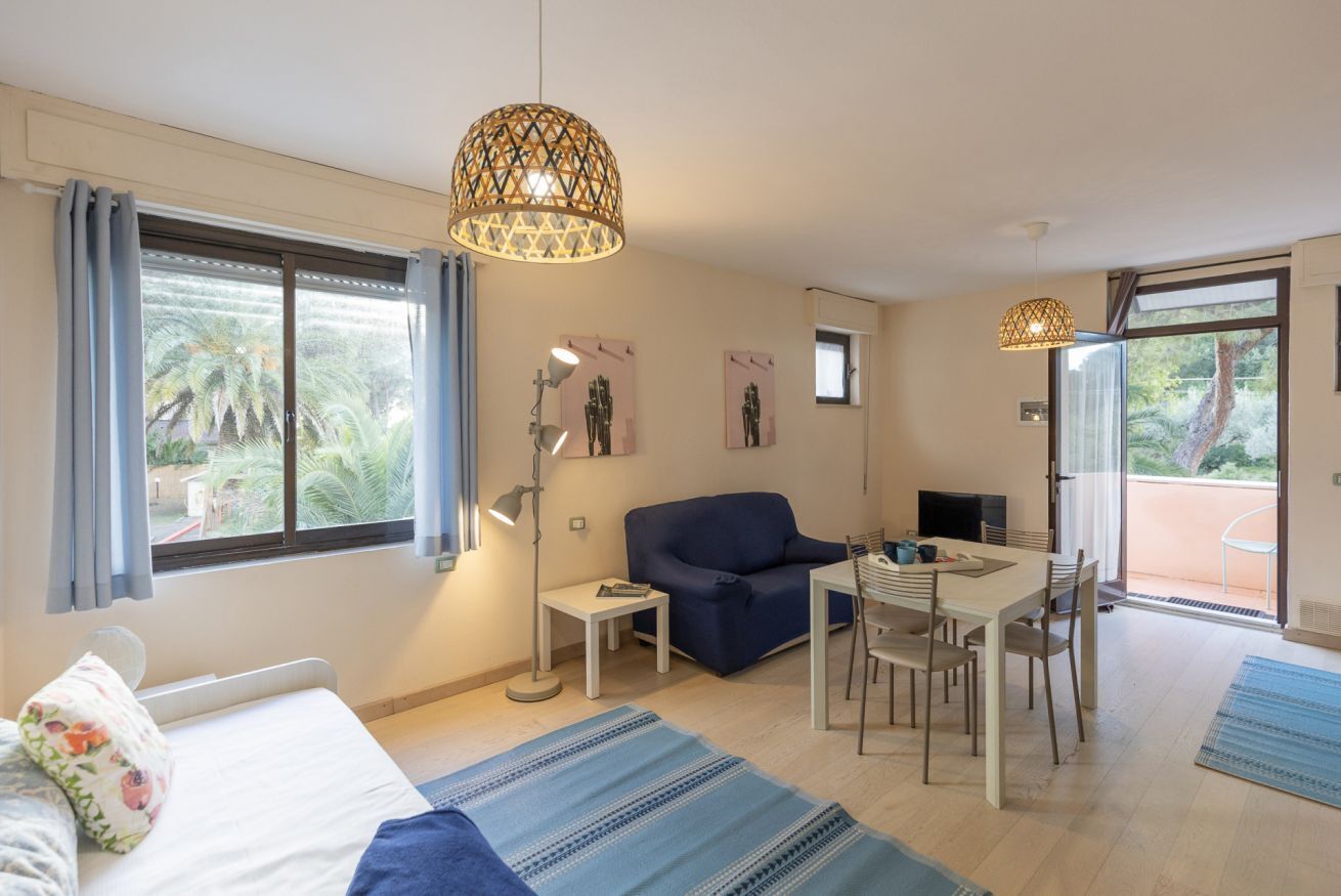 Located Just A 4-minute Walk From The Beautiful Sandy Beach Of Lido Di Capoliveri, I Palmizi Is The Ideal Choice For A Relaxing Beach Holiday On Elba Island.the Two-room Apartments, Located On The First Floor And Ground Floor With Independent Access, Can - Rio