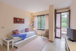 2 bedrooms, iron/ironing board, WiFi - Located just a 4-minute walk from the beautiful sandy beach of Lido di Capoliveri, I Palmizi is the ideal choice for a relaxing beach holiday on Elba Island.The two-room apartments, located on the first floor and ground floor with independent access, can (Lido di Capoliveri)
