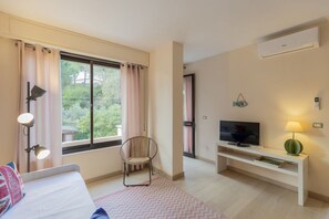 2 bedrooms, iron/ironing board, WiFi - Located just a 4-minute walk from the beautiful sandy beach of Lido di Capoliveri, I Palmizi is the ideal choice for a relaxing beach holiday on Elba Island.The two-room apartments, located on the first floor and ground floor with independent access, can (Lido di Capoliveri)
