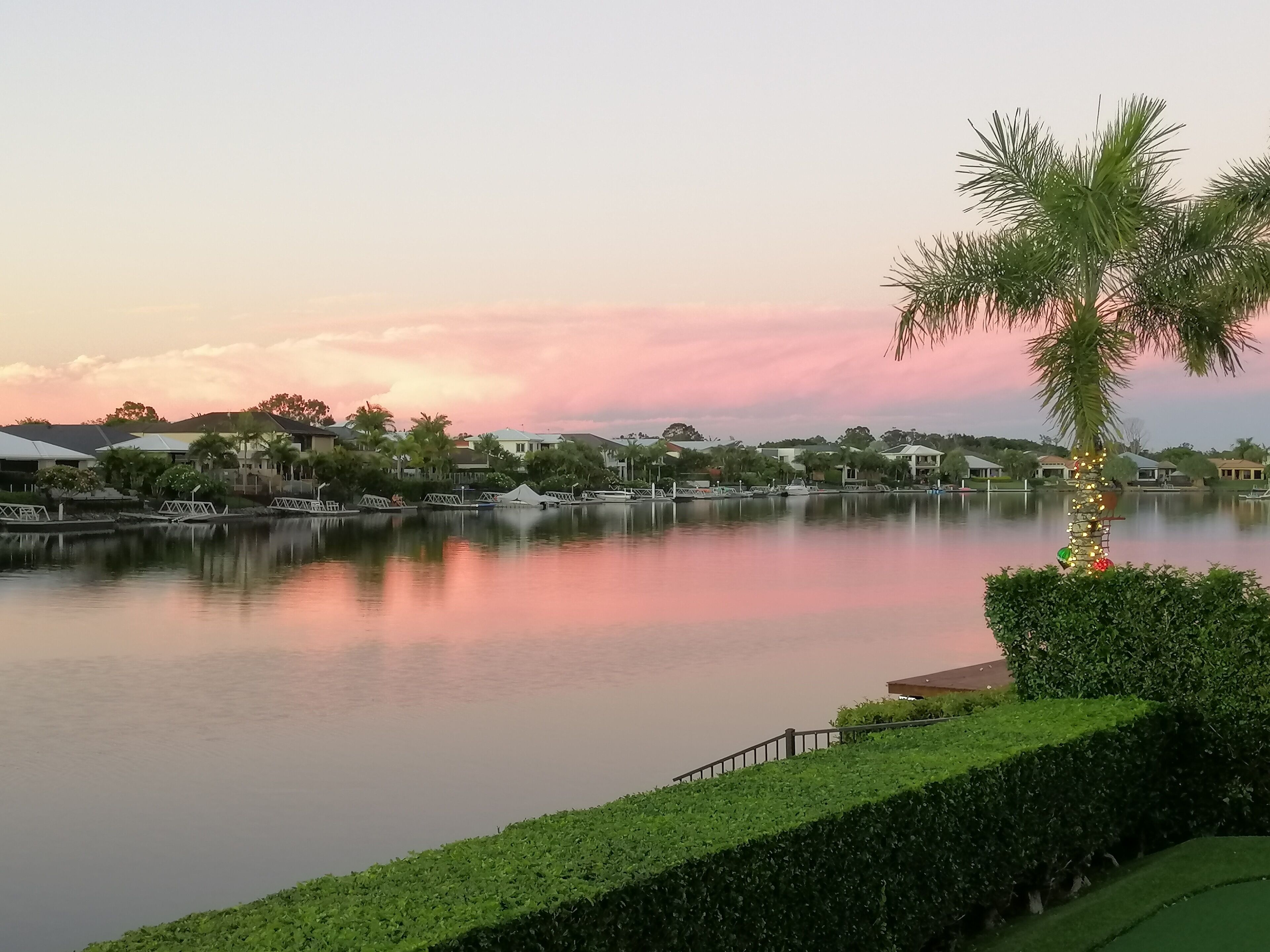 Classic Elegance Waterfront. Incl FREE entry to 3 theme parks, 5 mins drive.  