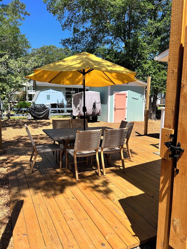 Outdoor dining