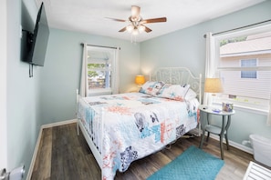 4 bedrooms, desk, iron/ironing board, travel crib