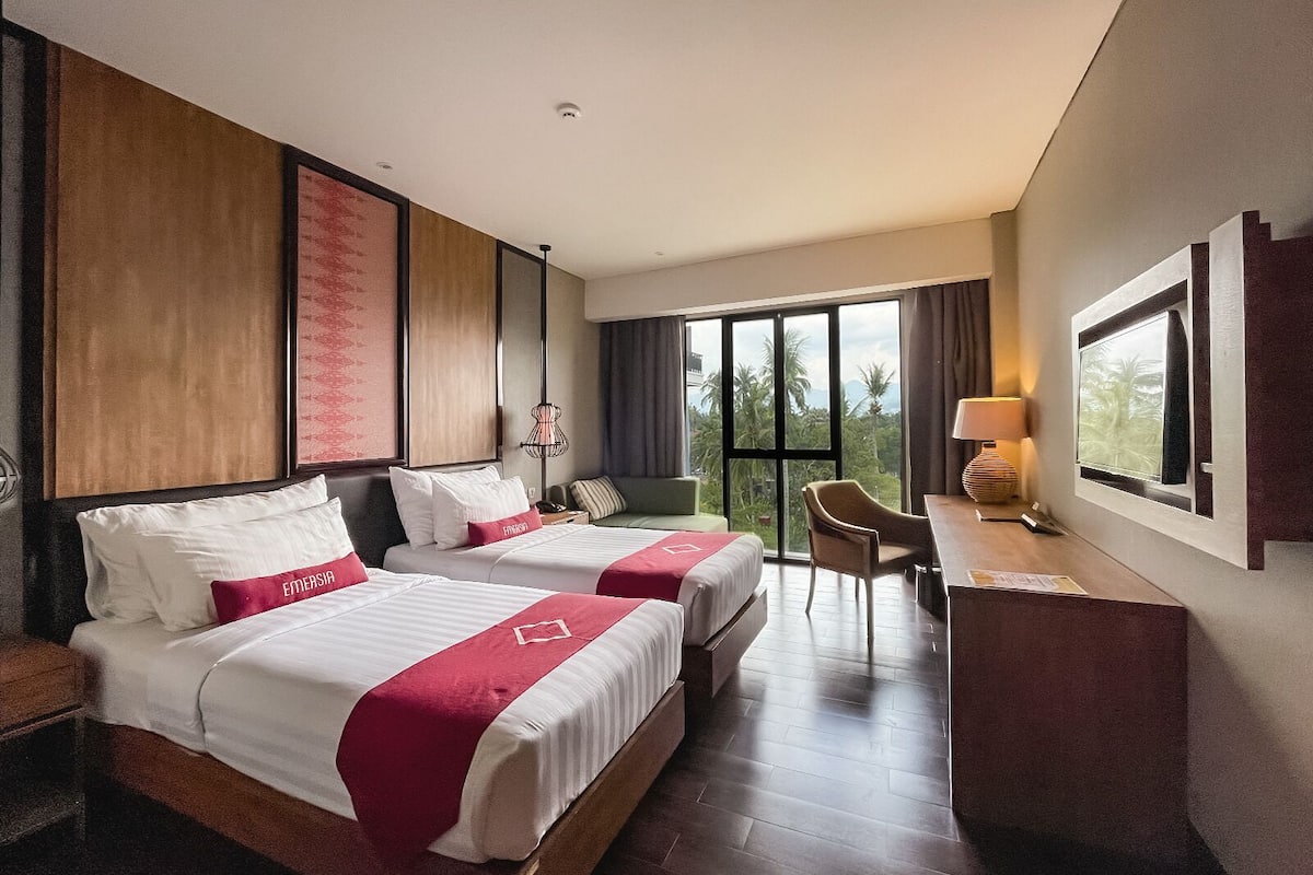 Deluxe Double or Twin Room, 1 Double or 2 Twin Beds | Blackout drapes, iron/ironing board, bed sheets