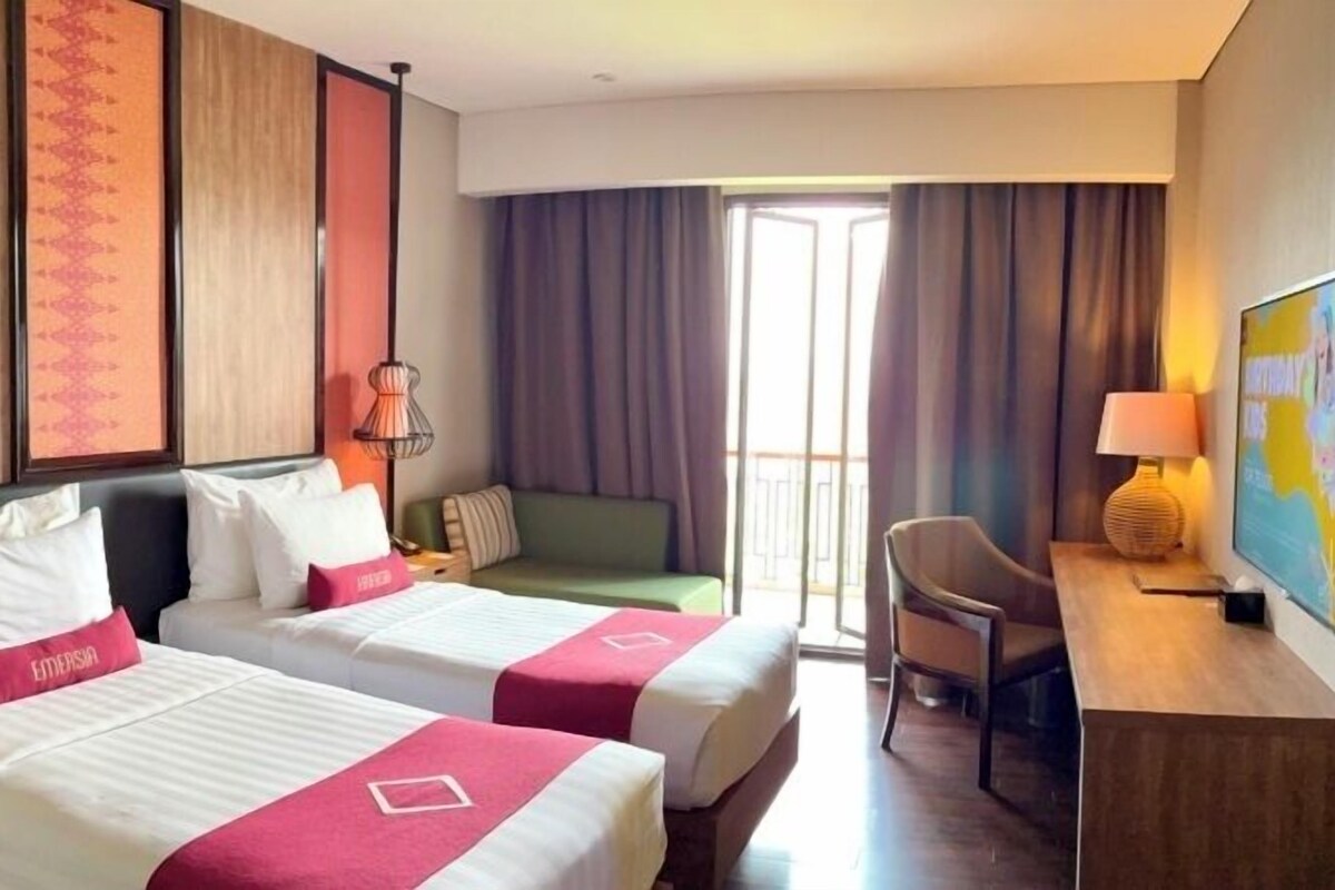 Deluxe Executive Twin | Cortinas opacas, tabla de planchar con plancha, ropa de cama