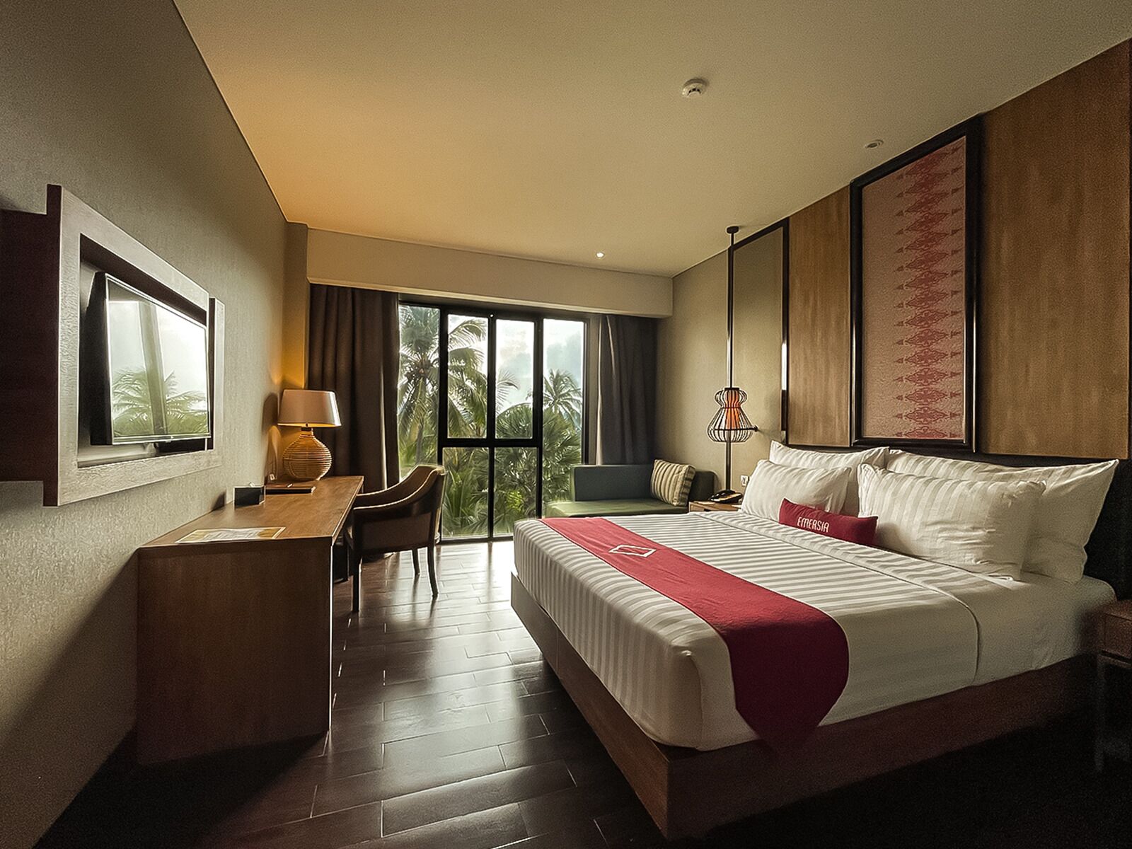 Deluxe Double or Twin Room | Blackout drapes, iron/ironing board, bed sheets