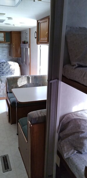 2 bedrooms, free WiFi, bed sheets - Glamping in beautiful Bartow central FL (Bartow)