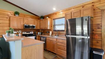 Geladeira, micro-ondas, fogão, cooktop