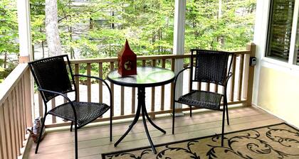 Point Sebago 3 BR, 1.5 bath Maine lake cottage near beach on Purple Rd