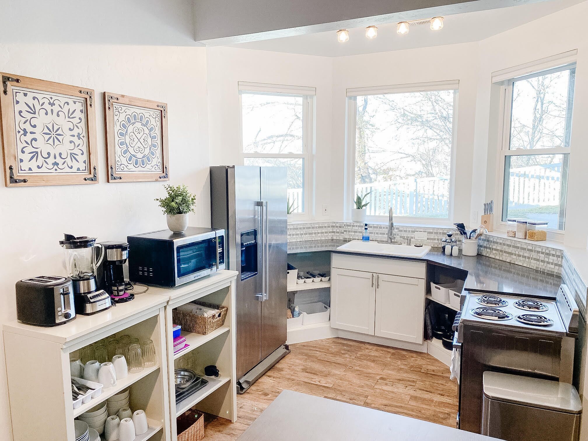 Mountain View Retreat: 2 BR/2 BA Spacious & Cozy!