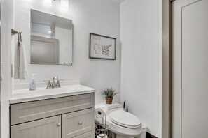 Combined shower/bathtub, hair dryer, towels, soap - Mountain View Retreat: 2 BR/2 BA Spacious & Cozy! (Bountiful)