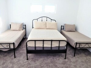 3 bedrooms, iron/ironing board, WiFi, bed sheets
