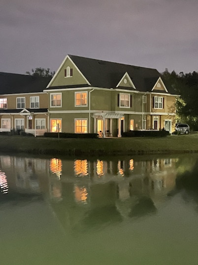 Lake Front Authentic Disney Collection Edition 4 Bedroom Townhome