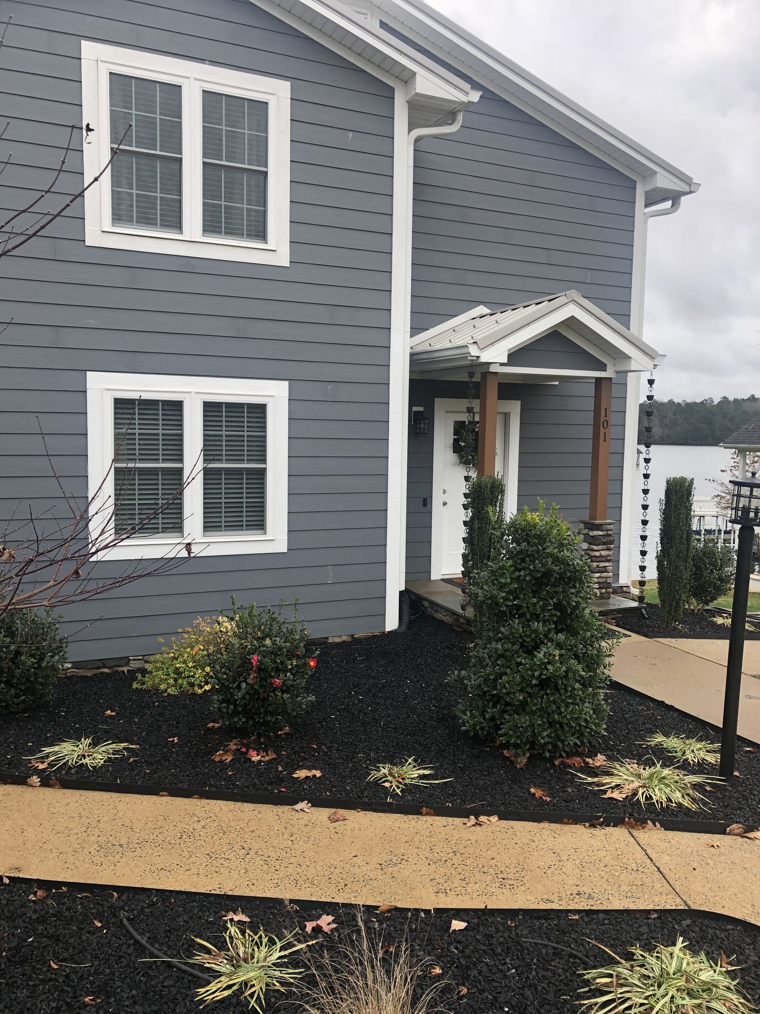 Lake Tillery Waterfront home with Kayaks, paddle board and paddle boat!