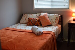 Girls only room - 1 Queen bed | Individually decorated, individually furnished, desk, laptop workspace - Farratti Homes (Brampton)