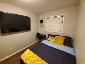 Girls only room - Double bed | Individually decorated, individually furnished, desk, laptop workspace - Farratti Homes (Brampton)